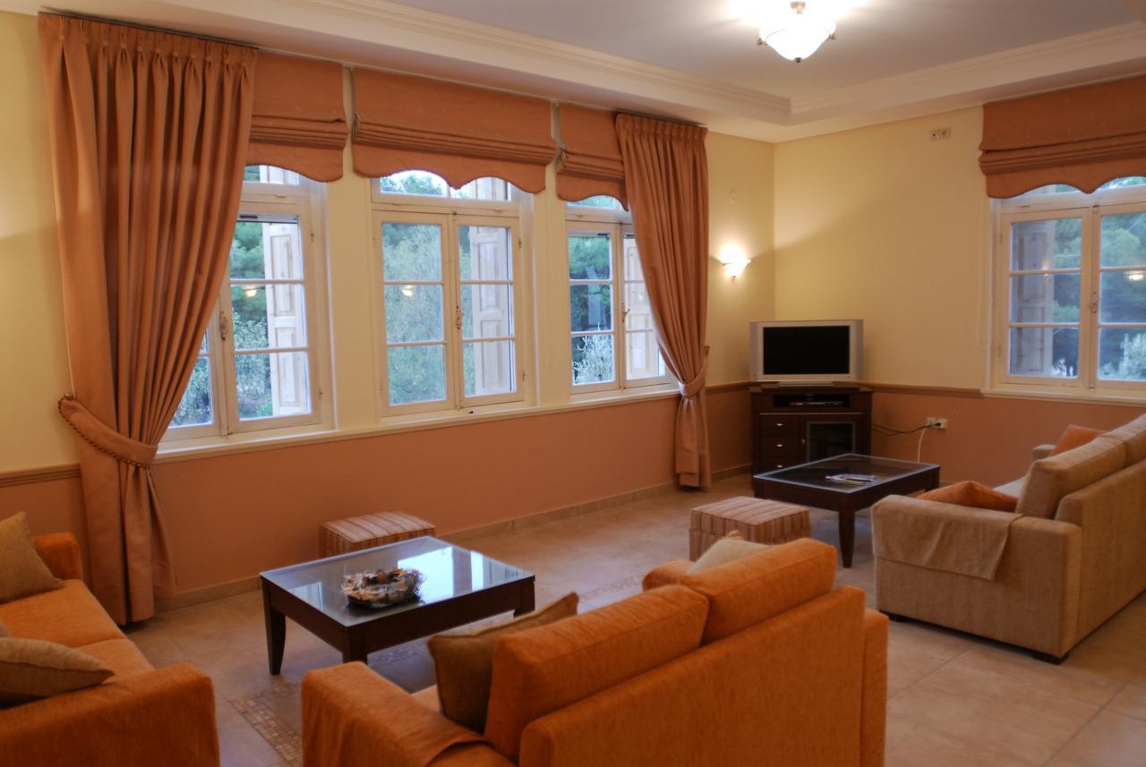 Hotel Oiti Λουτρά Υπάτης Εξωτερικό φωτογραφία